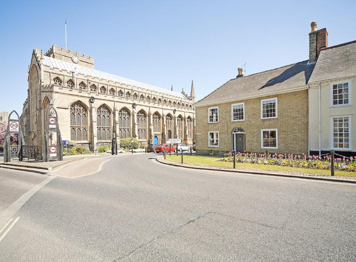 Crownplace Bury St. Edmunds Buitenkant foto