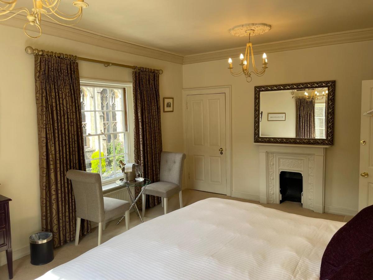 Crownplace Bury St. Edmunds Buitenkant foto