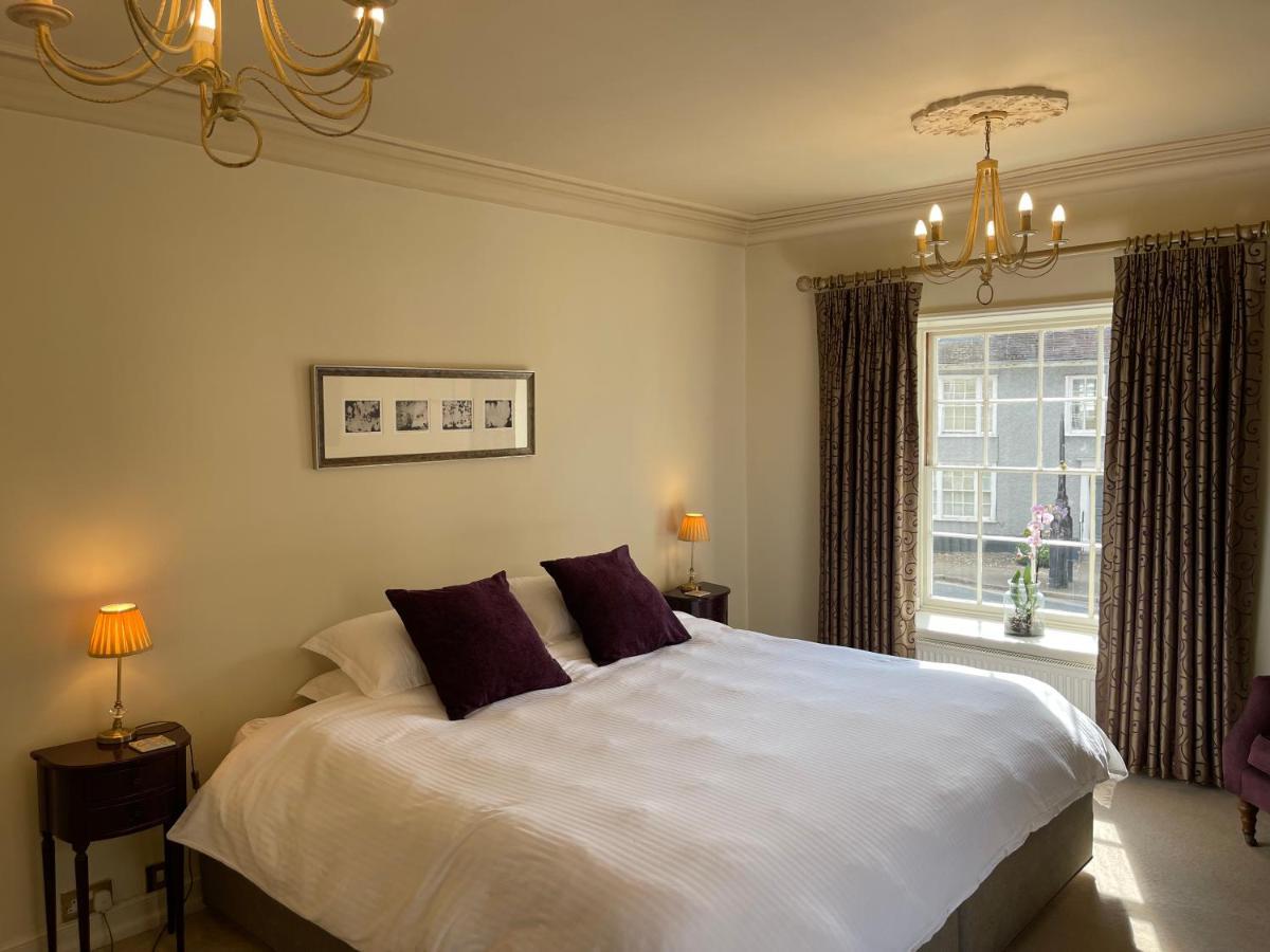 Crownplace Bury St. Edmunds Buitenkant foto
